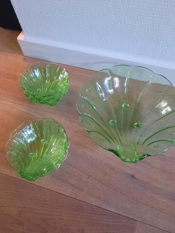 Vintage Groen Uranium Glas art deco schelpen schalen set beschikbaar voor biedingen