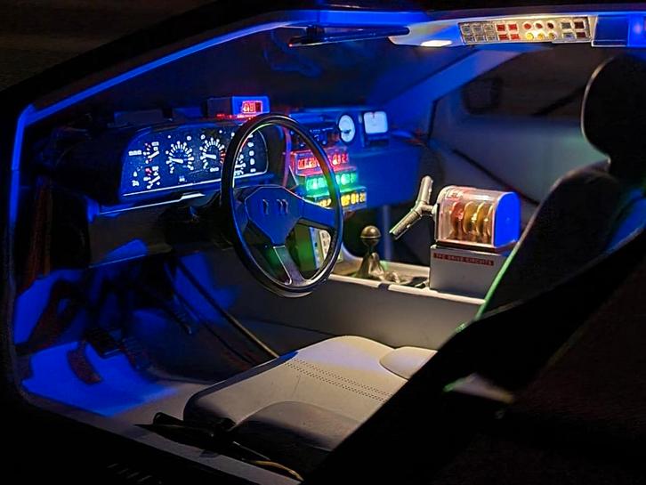 Delorean eaglemoss 1:8 met afstandsbediening en adapter., Hobby en Vrije tijd, Modelauto's | 1:5 tot 1:12, Ophalen of Verzenden