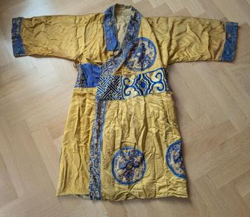 Antiek Chinees Operakostuum beschikbaar voor biedingen