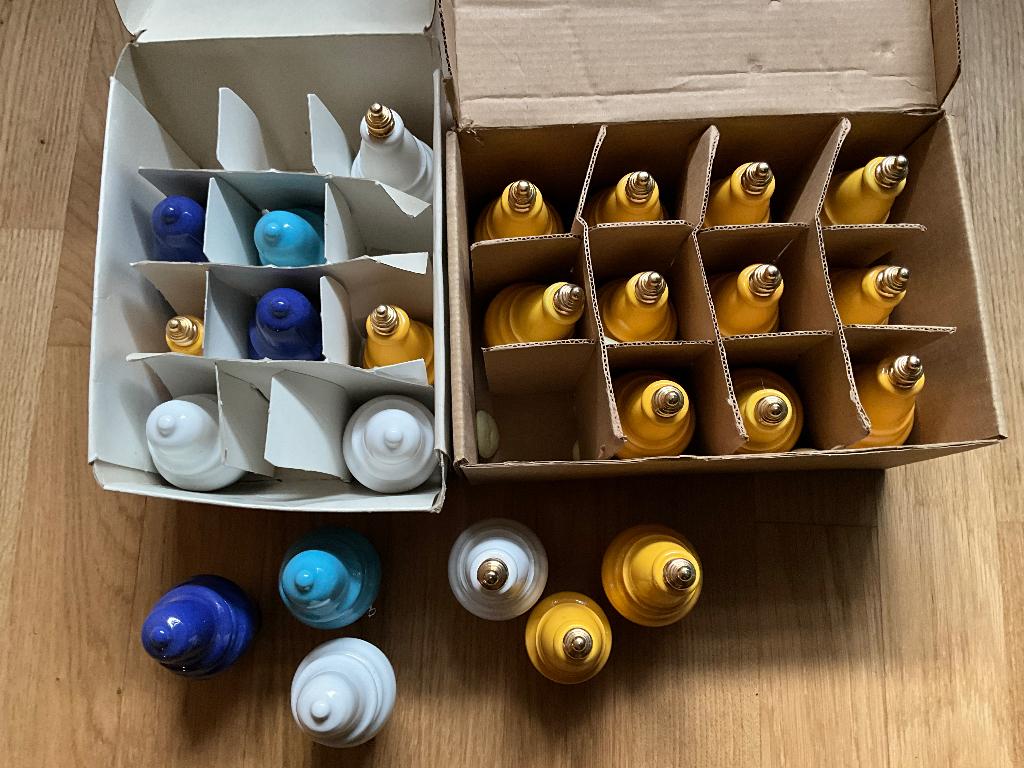 2 dozen met retro zalf/parfum potjes en parfum potjes, 2 dozen met retro zalf/parfum potjes en parfum potjes, Nieuw, Ophalen of Verzenden