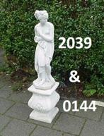 Vrouw met zuil. ( 2039 & 0144), Tuin en Terras, Tuinbeelden, Ophalen, Nieuw, Beton, Mensenbeeld