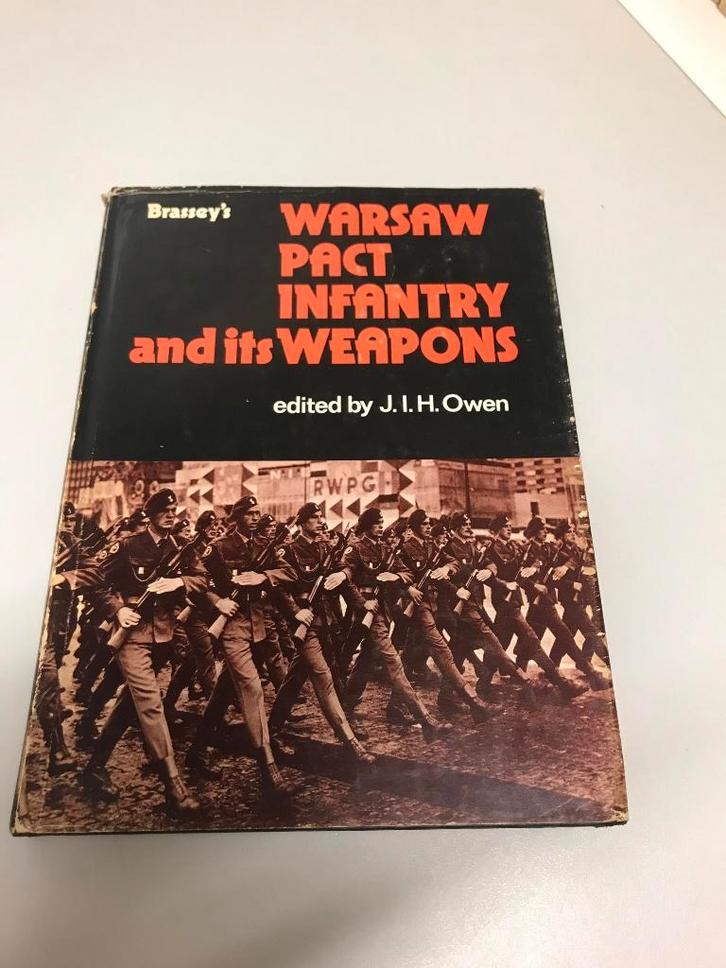 Warsaw pact Infantry and its Weapons, Boeken, Oorlog en Militair, Gelezen, Algemeen, 1945 tot heden, Ophalen of Verzenden
