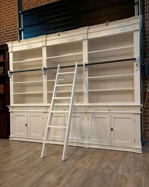 Witte Bibliotheekkast / Engelse boekenkast, Huis en Inrichting, Kasten | Boekenkasten, Zo goed als nieuw, 200 cm of meer, 200 cm of meer