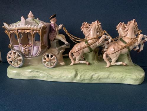 Brocante porseleinen paarden koets in Capodimonte stijl, Antiek en Kunst, Antiek | Porselein, Ophalen of Verzenden