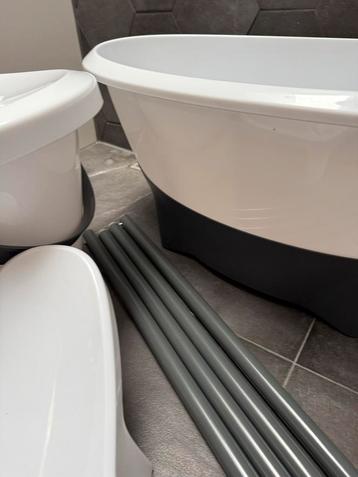 Baby badje, tummy tub en badzitje beschikbaar voor biedingen