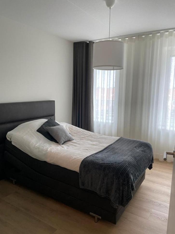 Zeer mooie en moderne boxspring 120 x200, Huis en Inrichting, Slaapkamer | Boxsprings, Zo goed als nieuw, 140 cm, Twijfelaar, Ophalen