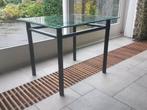 Tafeltje zwart metalen frame met glasplaat, Huis en Inrichting, Tafels | Bijzettafels, Glas, 55 tot 75 cm, Modern, Gebruikt