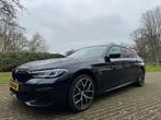 BMW 5-Serie 545e 394pk Xdrive Aut 2022 Zwart, Auto's, Automaat, 2000 kg, Vierwielaandrijving, Dealer onderhouden