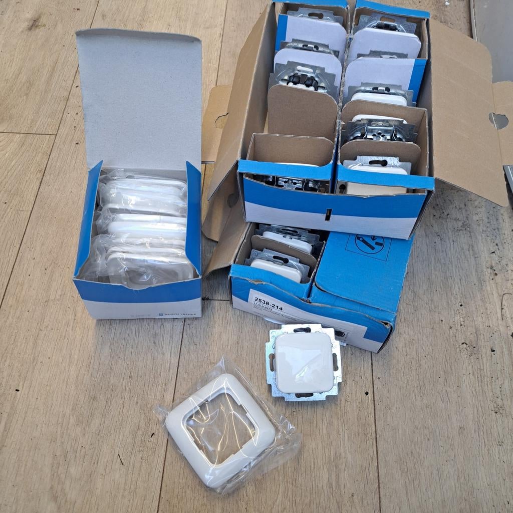 Busch-Jaeger Schakelaars, Ramen & Blindplaten RAL9010, Ophalen of Verzenden