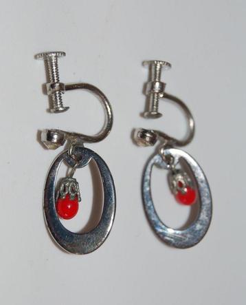 Vintage oorbellen clips markasiet en rood steentje beschikbaar voor biedingen