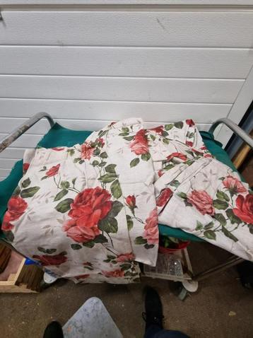 gordijnen met rozen vintage beschikbaar voor biedingen