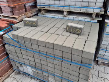 Grote partij betonklinkers 8cm - grijs - 330m²  beschikbaar voor biedingen