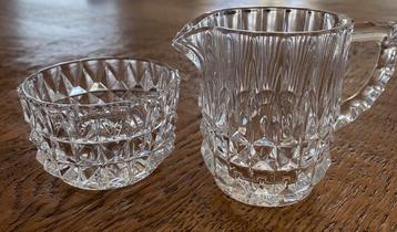 Roomstel, kannetje en potje, glas of kristal beschikbaar voor biedingen