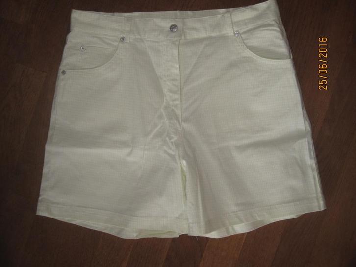 Woman geruite bermuda maat 44, Kleding | Dames, Broeken en Pantalons, Gedragen, Maat 42/44 (L), Geel, Kort, Ophalen of Verzenden