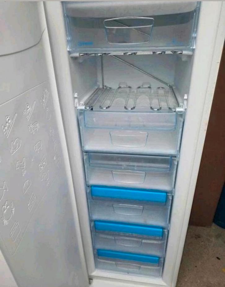 Indesit Vrieskast - Ruim & Goed Werkend!, Witgoed en Apparatuur, Vriezers en Diepvrieskisten, Ophalen