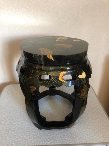 Antieke Chinese Kruk/Bijzettafel Lotusbloem Motief beschikbaar voor biedingen