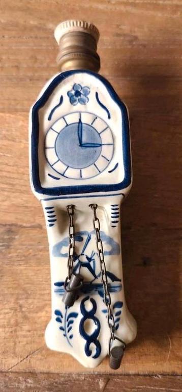 Delfts blauw muurlampje (in de vorm van een hangklokje), Del beschikbaar voor biedingen