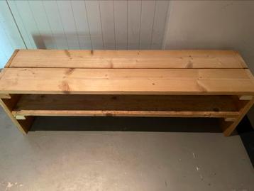 Steigerhouten bank of sidetable beschikbaar voor biedingen