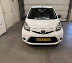 Toyota Aygo 1.0 VVT-i Now NAP 1e eigenaar Airco APK, Voorwielaandrijving, Euro 5, Stof, Gebruikt