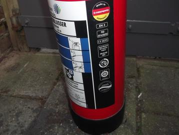 brand /schuimblusser met ophang mogelijkheid. beschikbaar voor biedingen