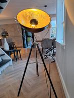 Eyecatcher: Zwarte vloerlamp met gouden binnenkant, Huis en Inrichting, Ophalen, Zo goed als nieuw, 150 tot 200 cm, Metaal