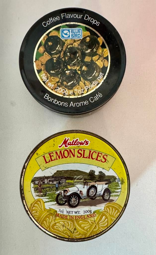 2 vintage Engelse blikjes - trommeltjes, Verzamelen, Blikken, Gebruikt, Overige, Ophalen of Verzenden