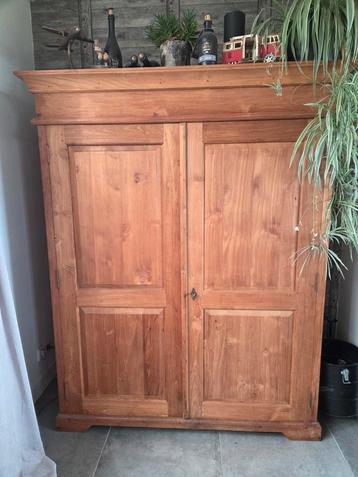 Teak houten kast  beschikbaar voor biedingen