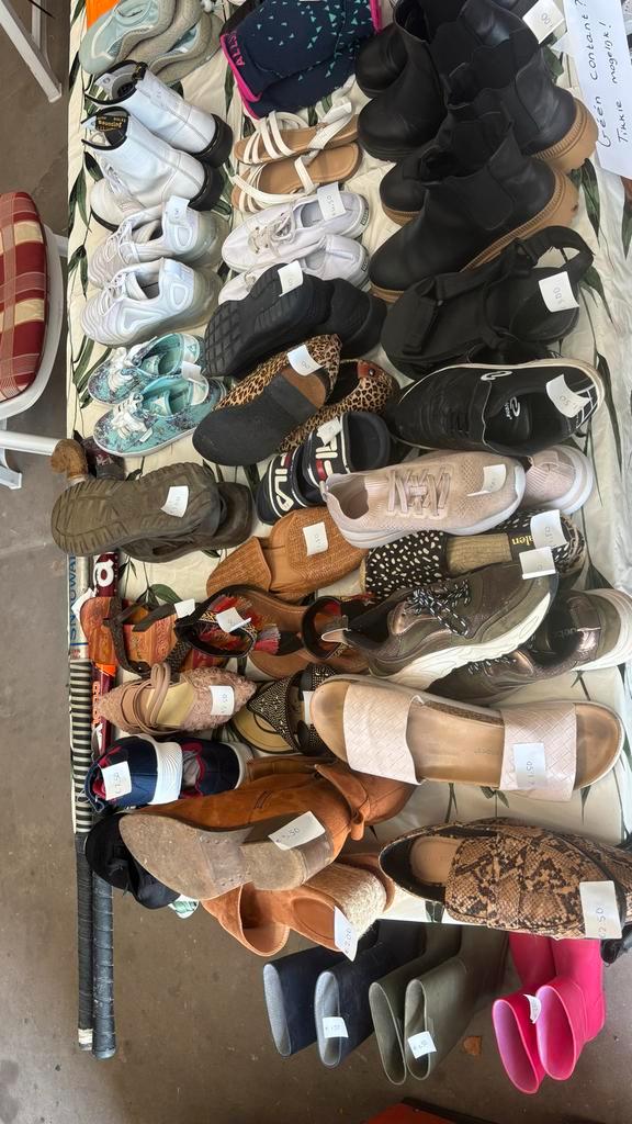 Rommelmarkt Vondst: gratis, Kleding | Dames, Schoenen, Gedragen, Overige typen, Overige kleuren, Ophalen of Verzenden