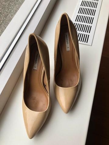Mango pumps, maat 38, hak 11 cm, kleur glans beige, crème beschikbaar voor biedingen