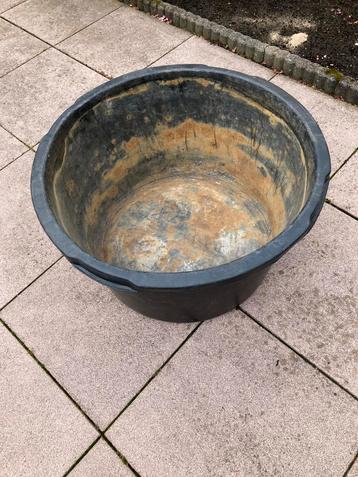 Plastic (specie) kuip beschikbaar voor biedingen