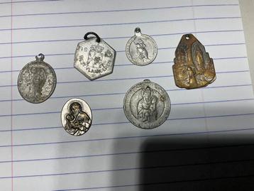 vintage religieuze katholieke medailles of hangers. beschikbaar voor biedingen