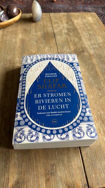 Elif Shafak - Er stromen rivieren in de lucht beschikbaar voor biedingen