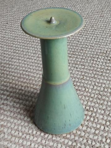 Kandelaar met groen blauw glazuur. beschikbaar voor biedingen