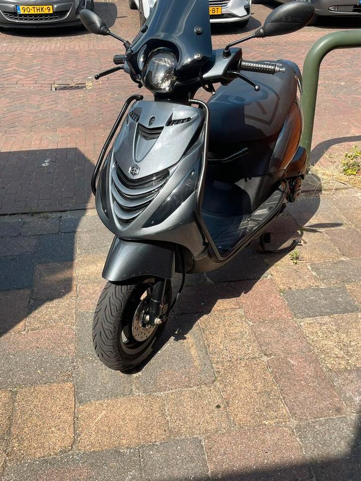 Super dikke zipp sp (Aug 2023), Fietsen en Brommers, Scooters | Piaggio, Gebruikt, Zip, Maximaal 45 km/u, Benzine, Ophalen