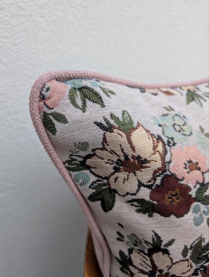 Sierkussen Jacquard flower, Huis en Inrichting, Woonaccessoires | Kussens, Nieuw, Roze, Vierkant, Ophalen