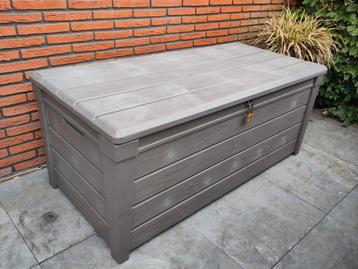 Grote Keter opbergbox van kunststof voor in de tuin / buiten beschikbaar voor biedingen