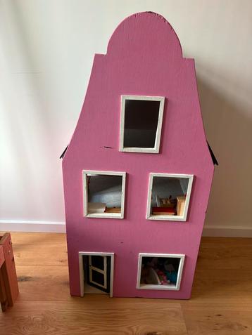 Roze Poppenhuis + Meubels & Poppetjes - Gratis! beschikbaar voor biedingen