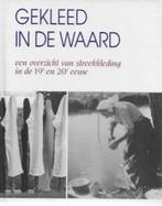 Gekleed in de WAARD - overzicht streekkleding 19e/20e eeuw, Ophalen of Verzenden, Zo goed als nieuw