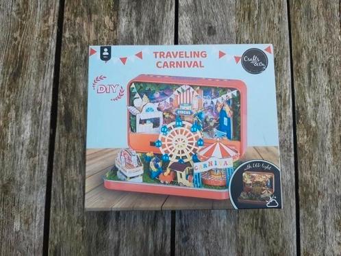 Traveling carnival nieuw miniatuur huisje in blik carnaval, Hobby en Vrije tijd, Knutselen, Zo goed als nieuw, Ophalen of Verzenden