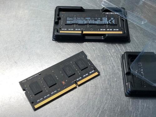 2x SK hynix 2GB DDR3 PC3-12800 1,5V 204-pins Laptop Geheugen, Computers en Software, RAM geheugen, Gebruikt, Laptop, 2 GB, DDR3
