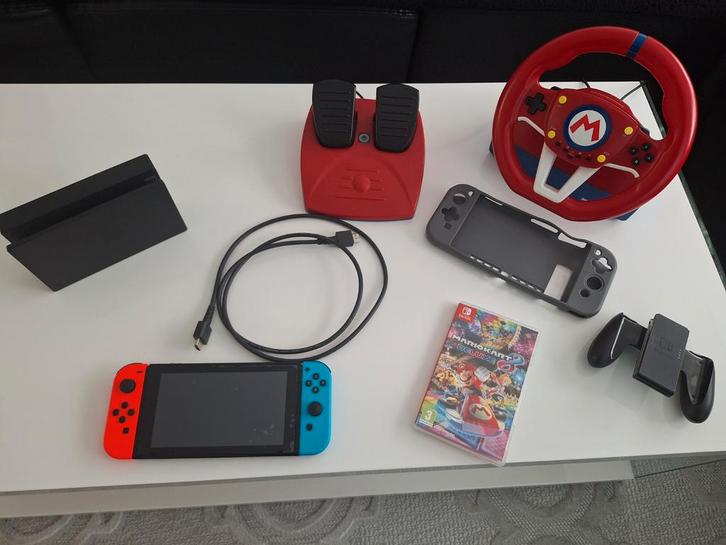 Nintendo Switch + Mario Kart + Accessoires, Spelcomputers en Games, Games | Nintendo Switch, Gebruikt, Racen en Vliegen, 3 spelers of meer