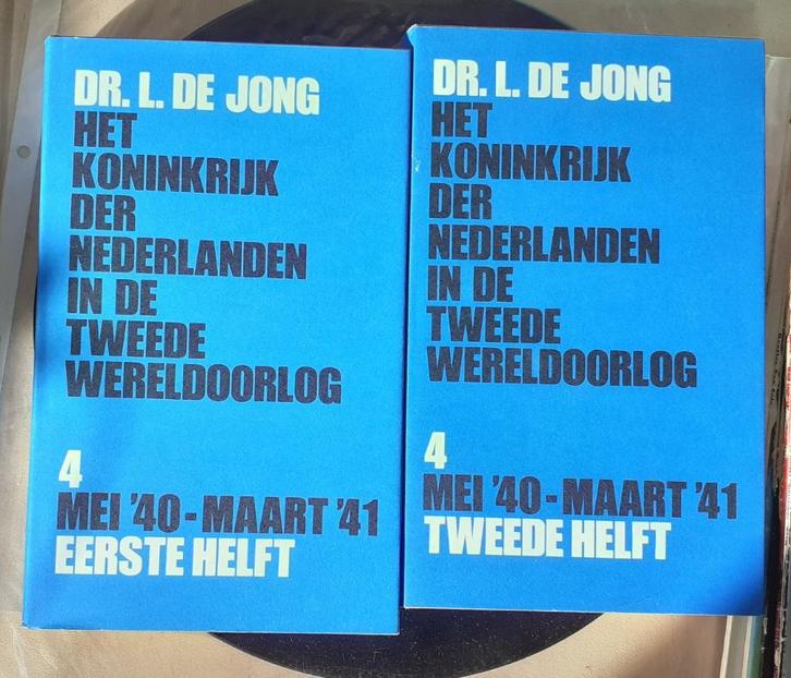 L.de Jong -4- Mei '40 - Maart '41 (2 delen), Boeken, Geschiedenis | Vaderland, Zo goed als nieuw, 20e eeuw of later, Ophalen of Verzenden