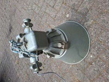 (Echte!) Industriele lamp beschikbaar voor biedingen