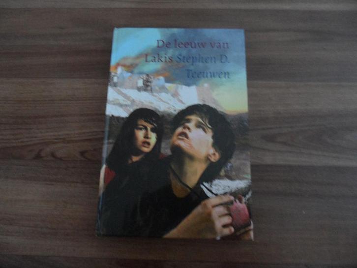 De leeuw van Lakis- Stephen D. Teeuwen, Boeken, Kinderboeken | Jeugd | 10 tot 12 jaar, Zo goed als nieuw, Ophalen of Verzenden