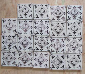 18e eeuwse bloempot tegels mangaan driebloem in  kwadraat beschikbaar voor biedingen