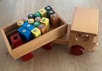 speelgoed van hout beschikbaar voor biedingen