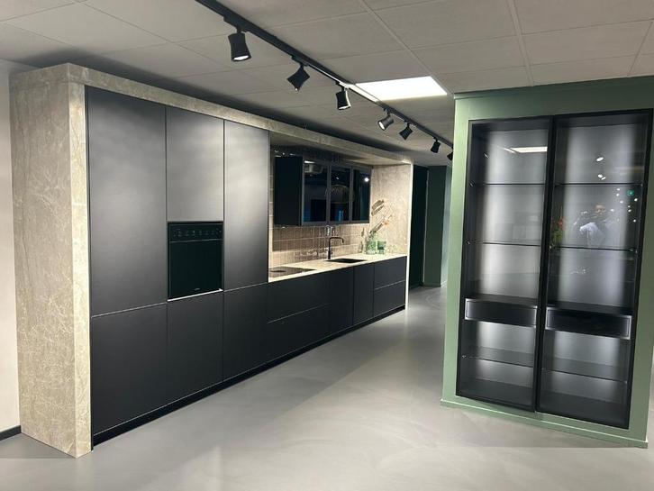 Poggenpohl showroom keuken, Huis en Inrichting, Keuken | Complete keukens, Nieuw, Overige typen, Zwart, Graniet of Steen, Greeploos