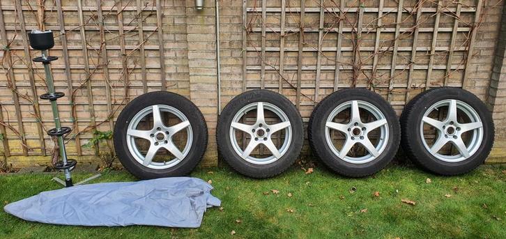 Winterbanden 215 /60 R17 96H Nissan Qashqai met TPMS sensor., Auto-onderdelen, Banden en Velgen, Banden en Velgen, Winterbanden