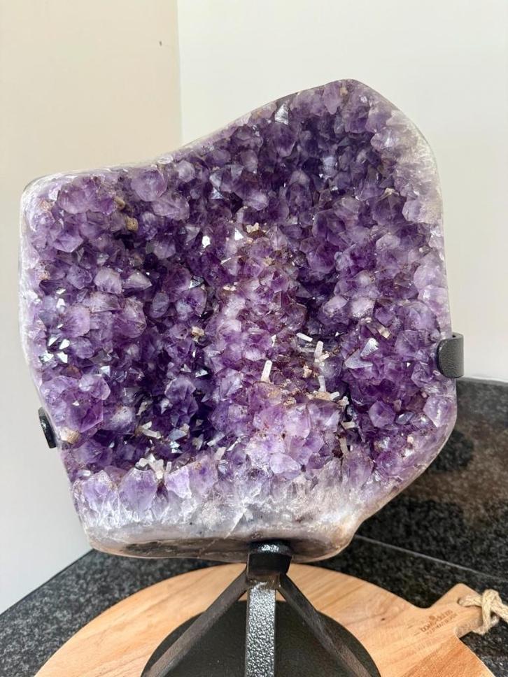 MUSEUMSTUK - Donker Paarse Amethist met Bergkristal - 20.8kg, Verzamelen, Mineralen en Fossielen, Mineraal, Ophalen