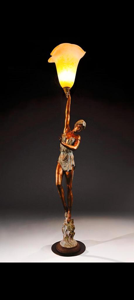 Unieke grote bronzen lamp ' dame ', Antiek en Kunst, Antiek | Lampen, Ophalen